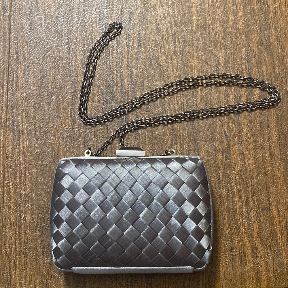 Super Cute Gray Woven Crossbody Bag w Silver Chain